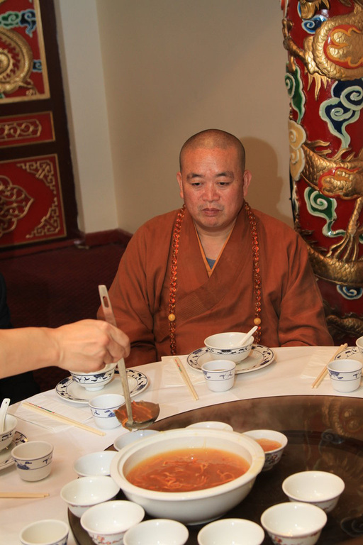 少林寺方丈釋永信最新動態(tài)，禪意盎然的小巷與獨特禪味小店探索