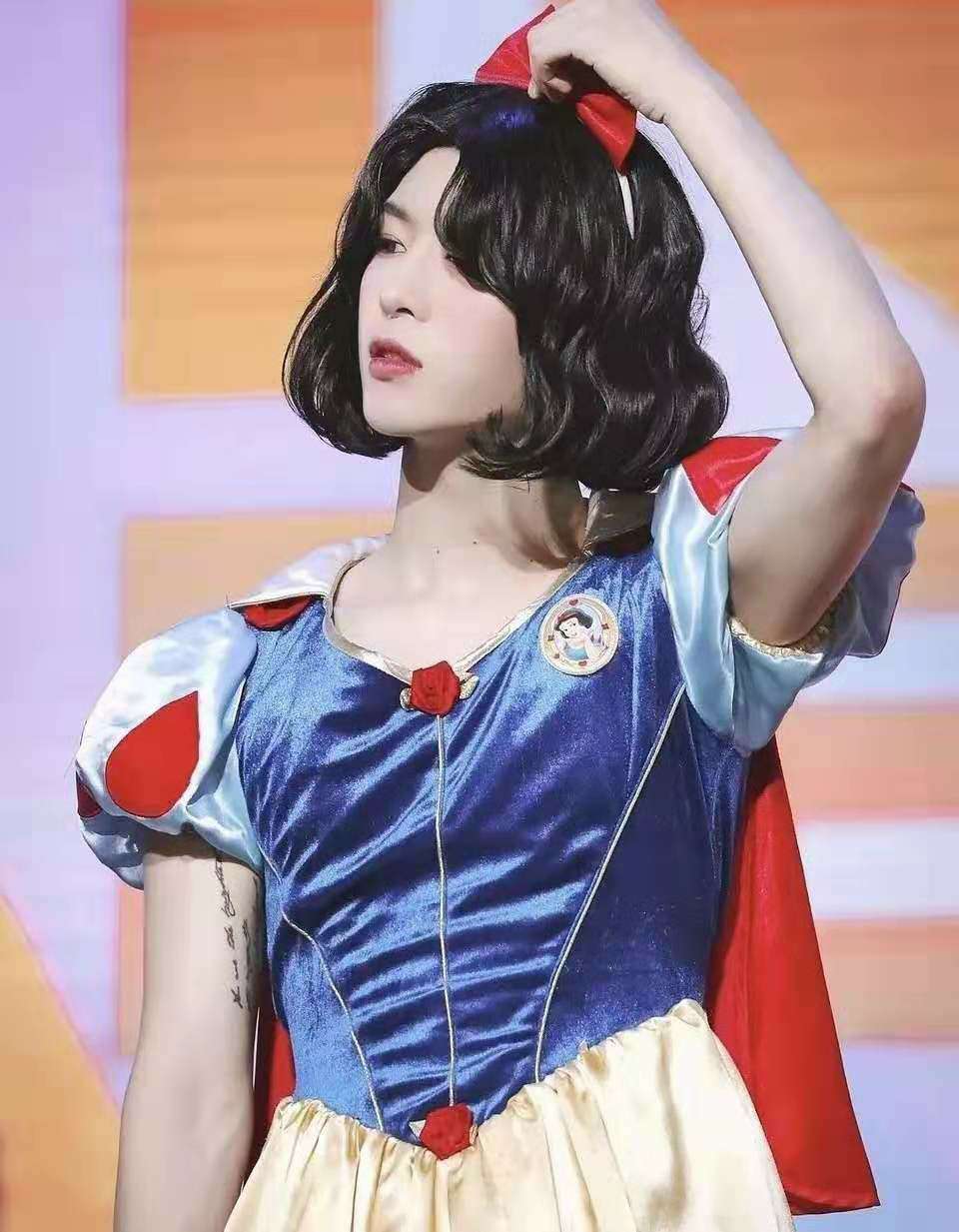 明星女裝，小巷中的時(shí)尚秘境探索