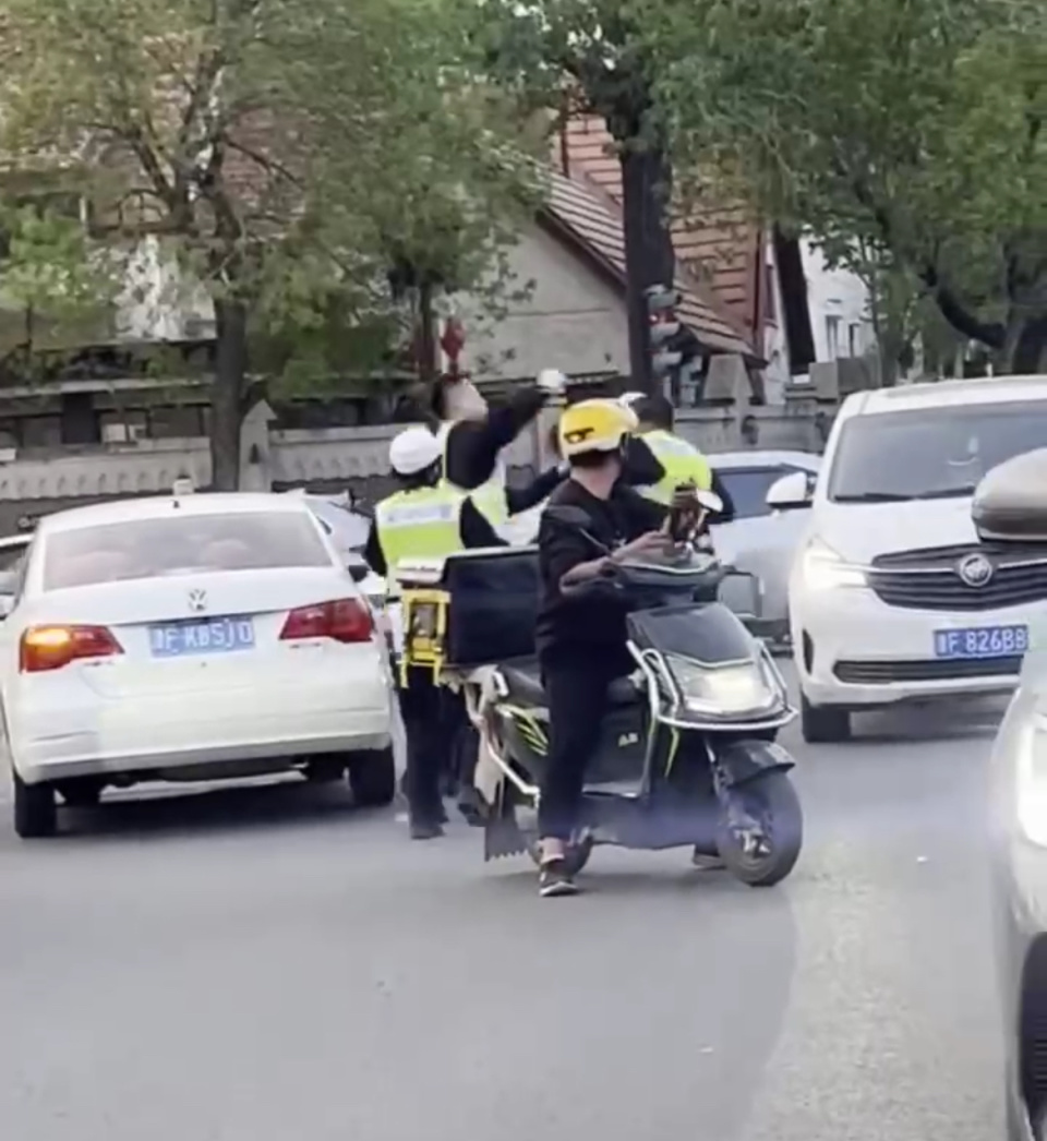 交警暴力事件引發(fā)關(guān)注，探尋自然美景才是內(nèi)心真正的歸宿