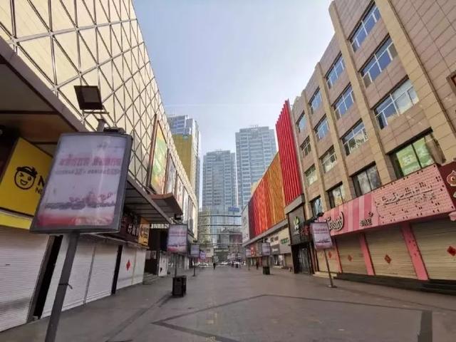 青島街頭，時(shí)尚與活力的交匯點(diǎn)盡享最新潮流風(fēng)尚